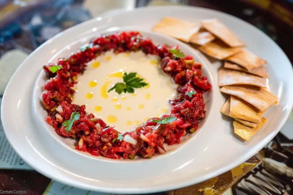 steak tartar con ajo blanco saludable